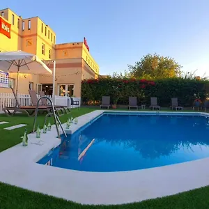 Отель Ibis Cadiz